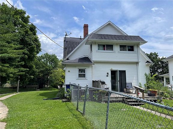 2nd image of 231 N Clairmont Ave