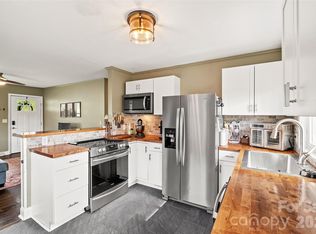 708 Prince Dr, Hendersonville, NC 28791