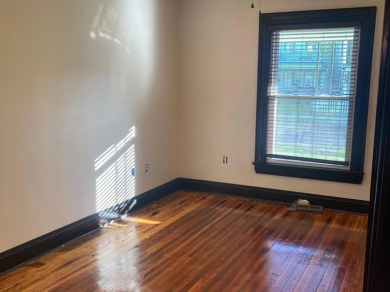 250 Linden Ave — Photo 25