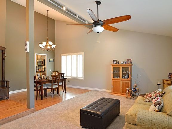 2nd image of 8611 Banyan St