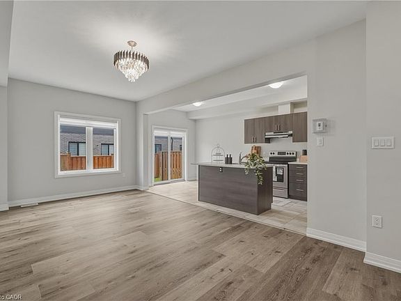 5th image of 520 Grey St #27