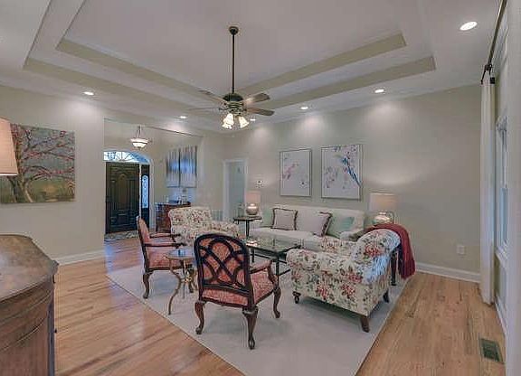 4th image of 359 Glazenwood Dr