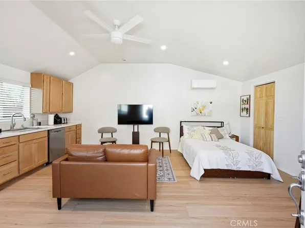 7321 Kelvin Ave, Winnetka, CA 91306