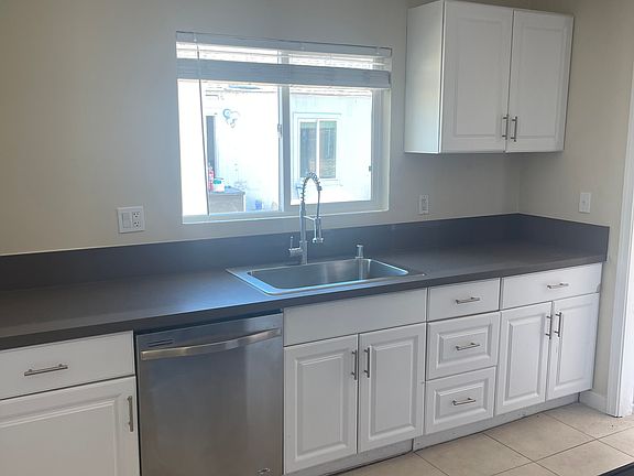 4th image of 2991 33rd Ave Unit B