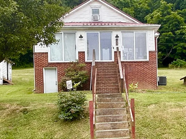 556 Swords Creek Rd, Honaker, VA 24260