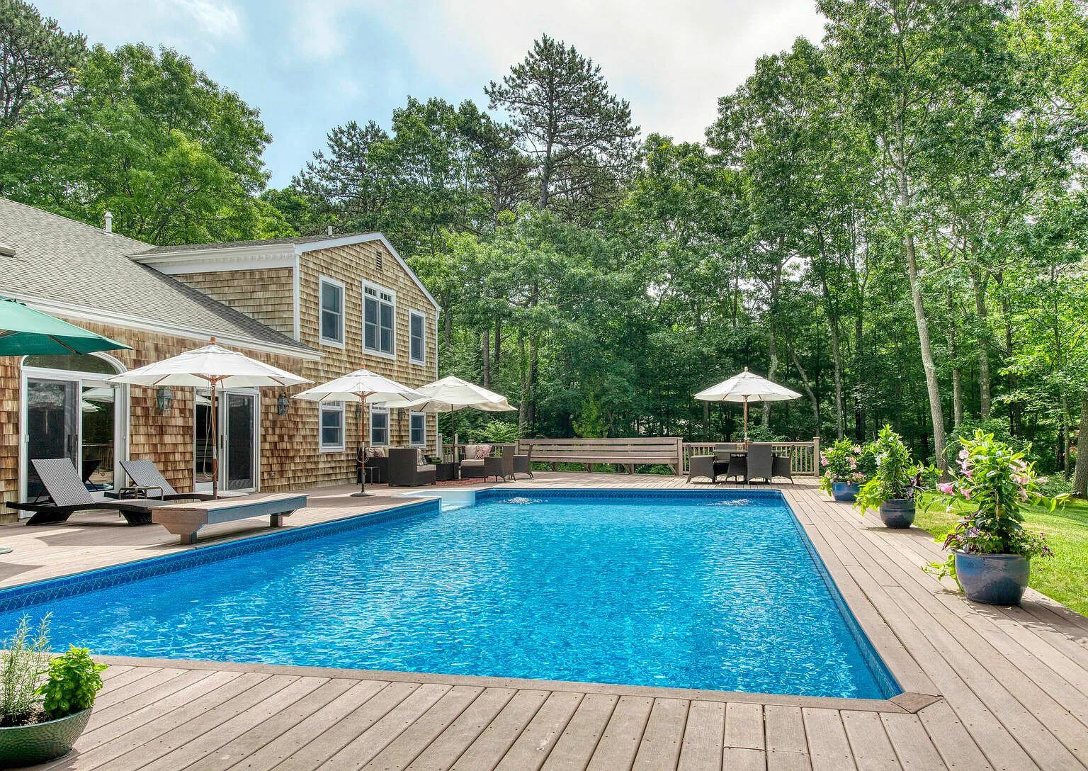 Spacious, Bright & Friendly Vacation House — Photo 2