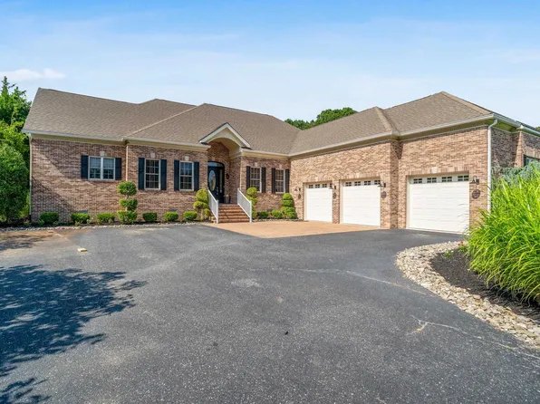 18 Buckthorn Ln, Cape May Court House, NJ 08210