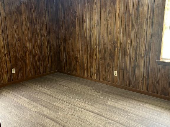 3rd image of 2125 Dewey St