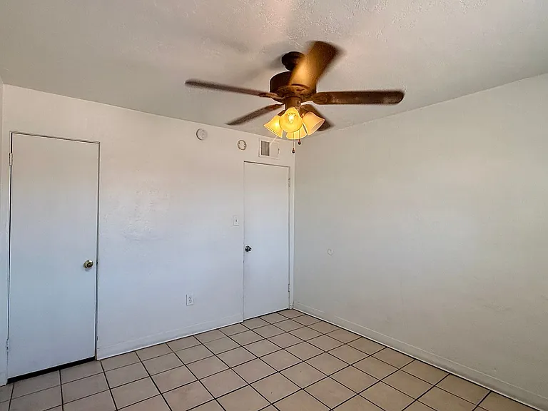 7532 N 21st Ave — Photo 10