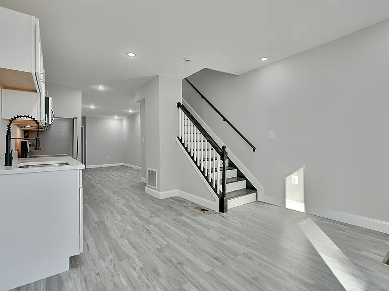412 E Federal St — Photo 7
