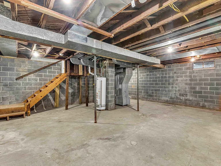 410 Bronson St — Photo 19