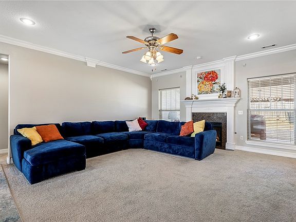 3rd image of 2204 SW Pinoak Ave