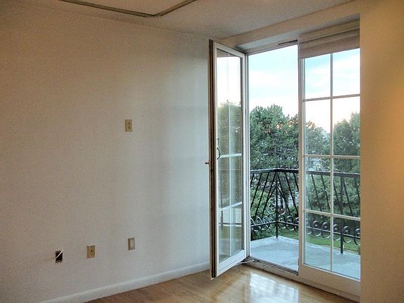 3rd image of 100 Marina Dr APT 301