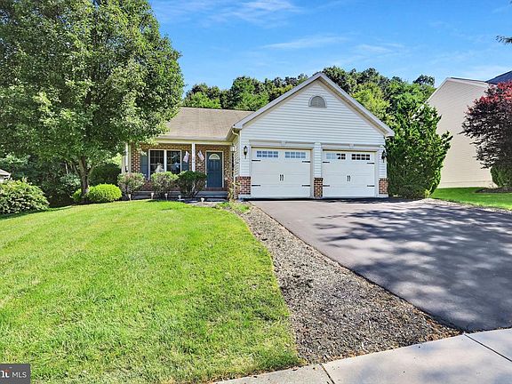 2nd image of 14 Cranberry Ct