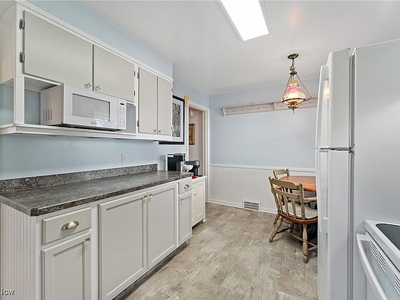 3rd image of 2243 Coleman Dr