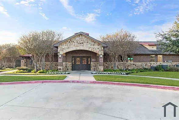 4 bed, 2600 sqft, $3,400 — Photo 3