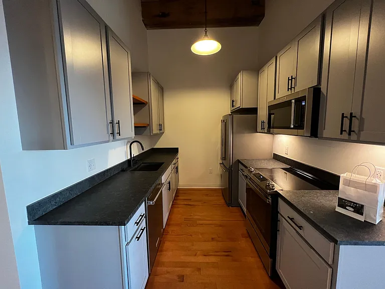 Lincoln Lofts — Photo 37