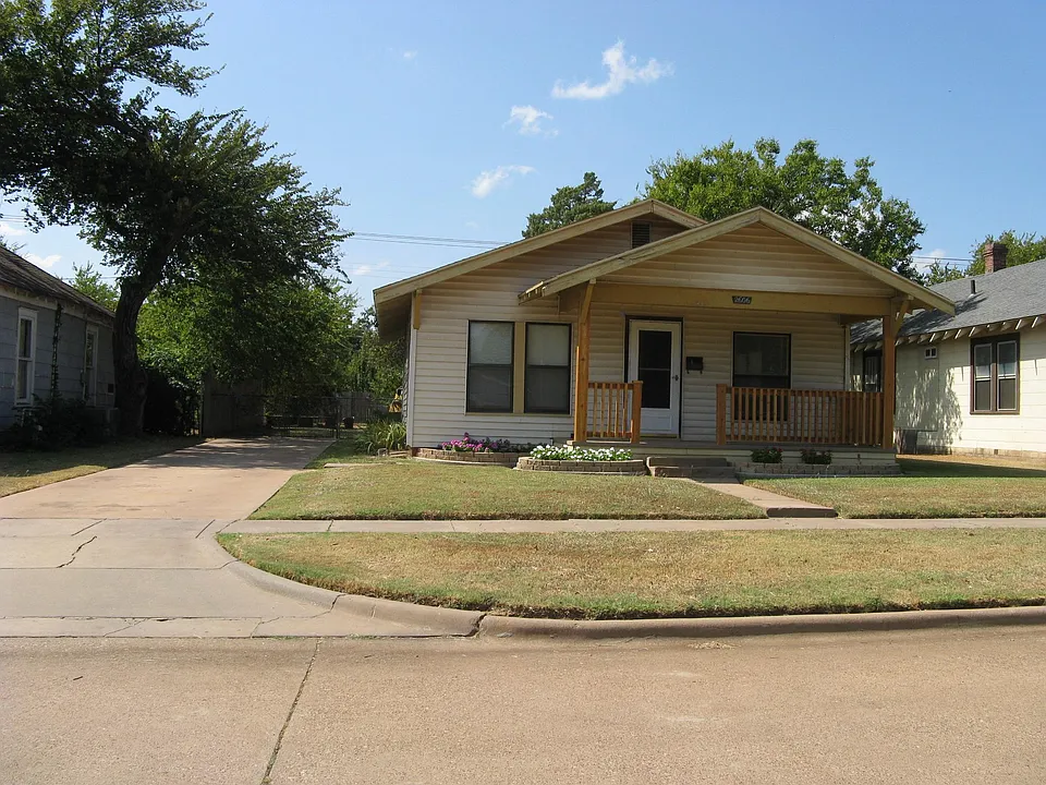 2606 Buchanan St