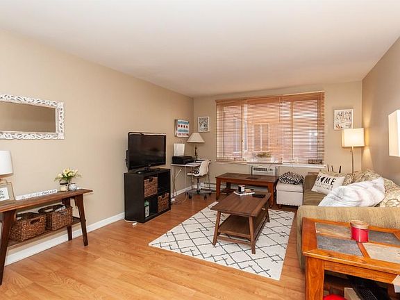 2nd image of 3825 N Pine Grove Ave APT 312