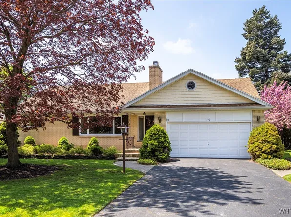 100 Lake Ledge Dr, Williamsville, NY 14221
