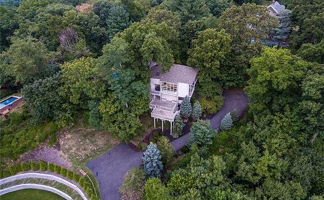 1st image of 292 Tweed Blvd