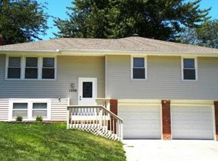 1008 NE Chipman Rd, Lees Summit, MO 64086