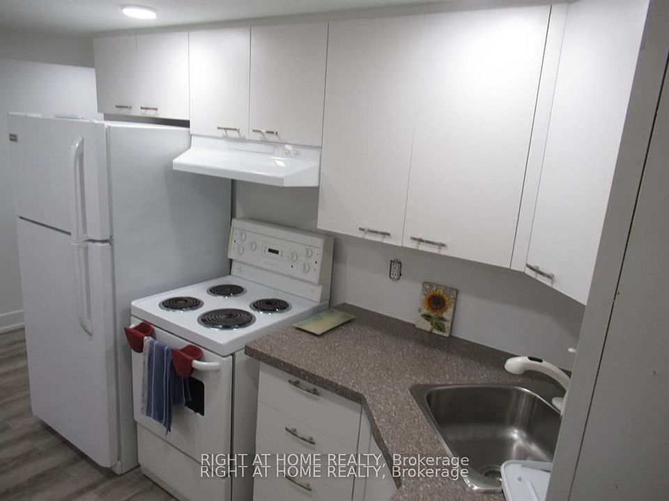 1st image of 272 Roxton Rd