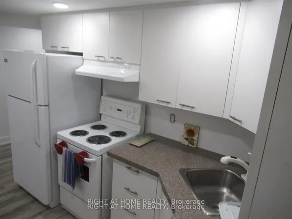 272 Roxton Rd, Toronto, ON M6G 3P9