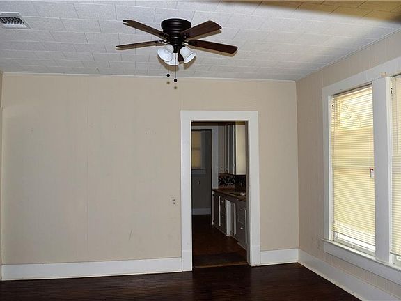 3rd image of 1562 W 4th Ave