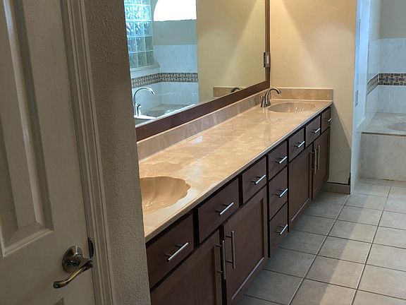 5th image of 561 Worchester Ct