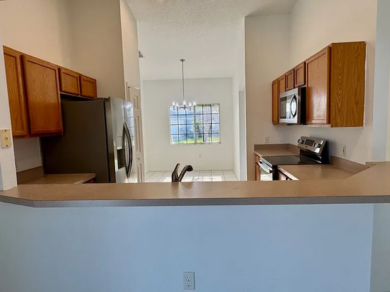 838 Hillcrest Dr — Photo 7