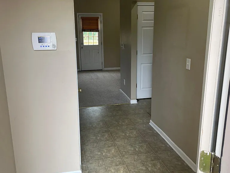 139 Lowell Ct — Photo 5
