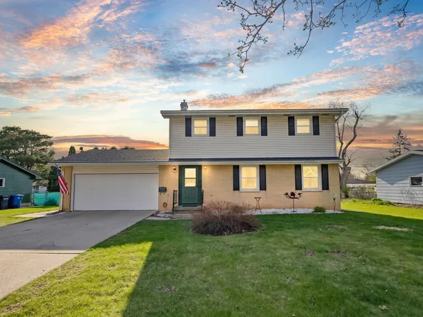 1105 Devonshire Dr, Oshkosh, WI 54902