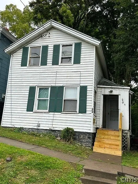 204 W Marcellus St