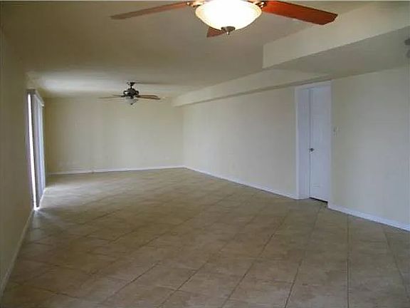 Living room without furniture