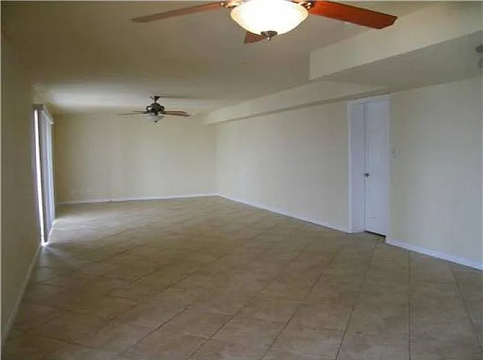 Living room without furniture