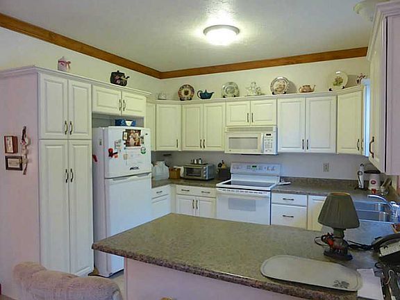 4th image of 131 Park Ln #B