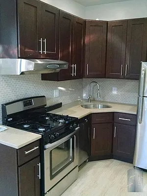 Rented by Skyline Group Real Estate | media 30