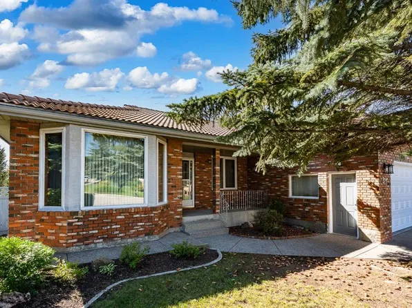 37 N Edgeview Rd NW, Calgary, AB T3A 4T7