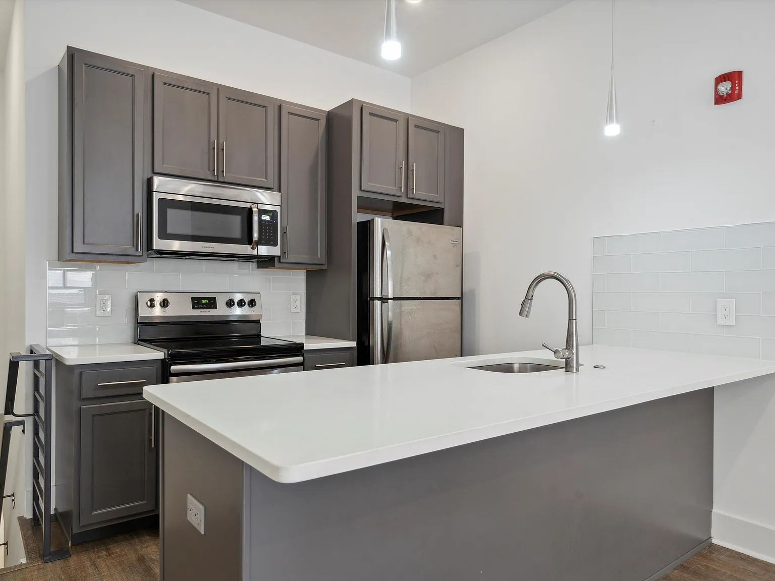 1 bed, 758 sqft, $1,442 — Photo 1