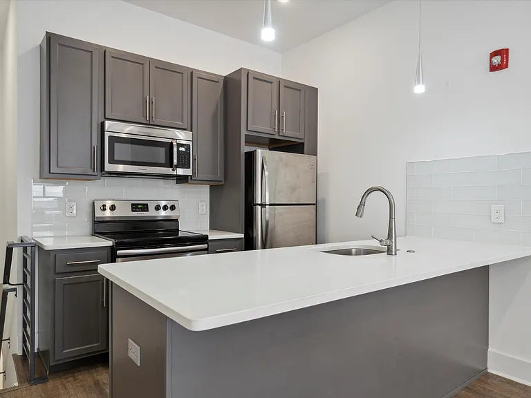 1328 N Franklin St #1F — Photo 4