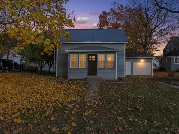 311 E Pine St, Edmore, MI 48829