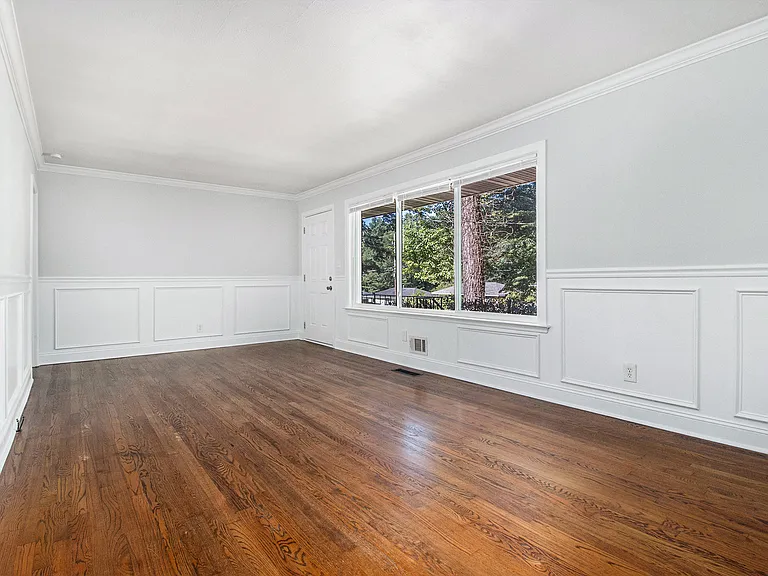 1686 Derrill Dr — Photo 5