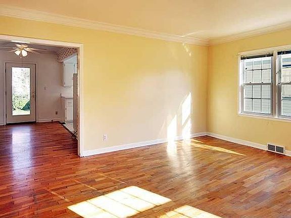 3rd image of 2025 Clifton Ave