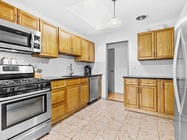 8 Halsey Ln — Photo 14