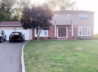 22 Carolyn Ct, East Hanover, NJ 07936