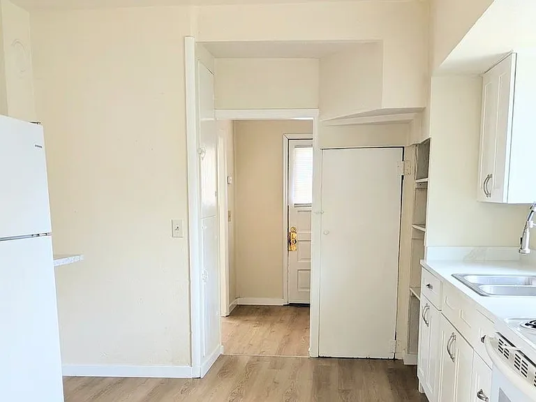 2204 B St — Photo 3