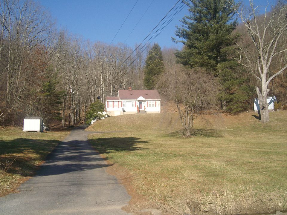 View Of Front Yard and Front Of the House From the main road