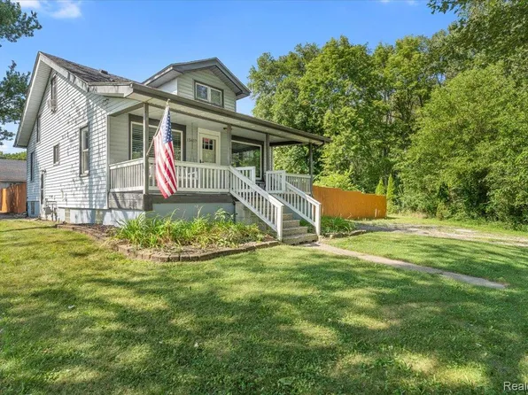 13407 Strong Blvd, South Rockwood, MI 48179