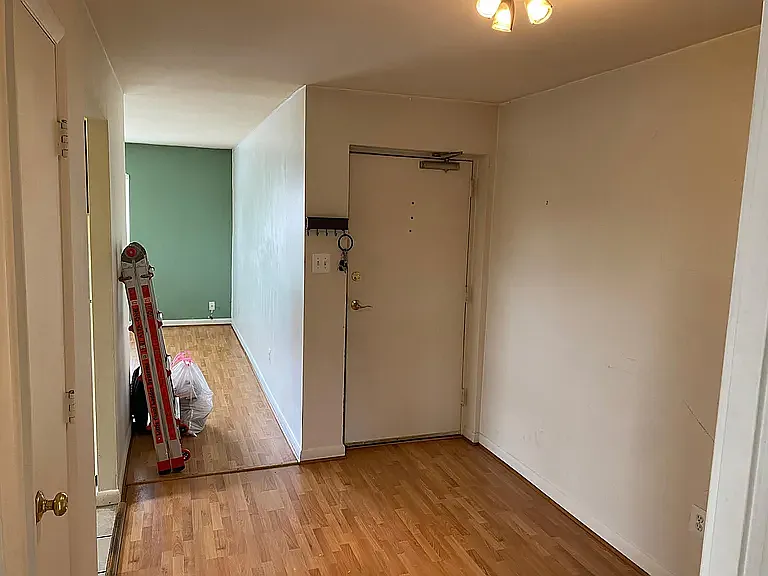 Entry/dining room, view towards living room